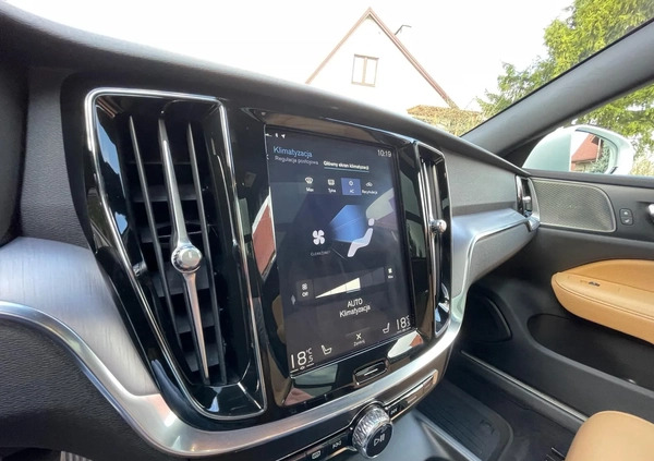 Volvo V60 Cross Country cena 122000 przebieg: 87237, rok produkcji 2019 z Białystok małe 781